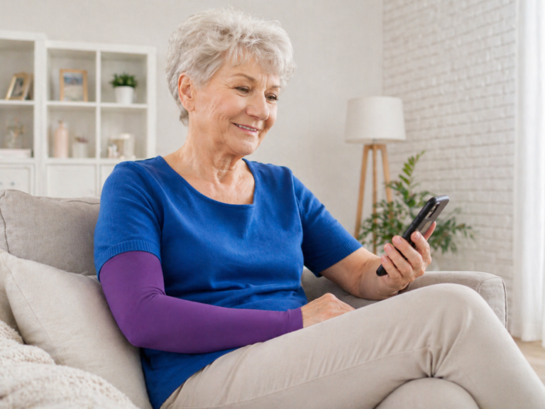 Patient, der die Ynone-App zur Selbstbehandlung von Lymphödemen nutzt
